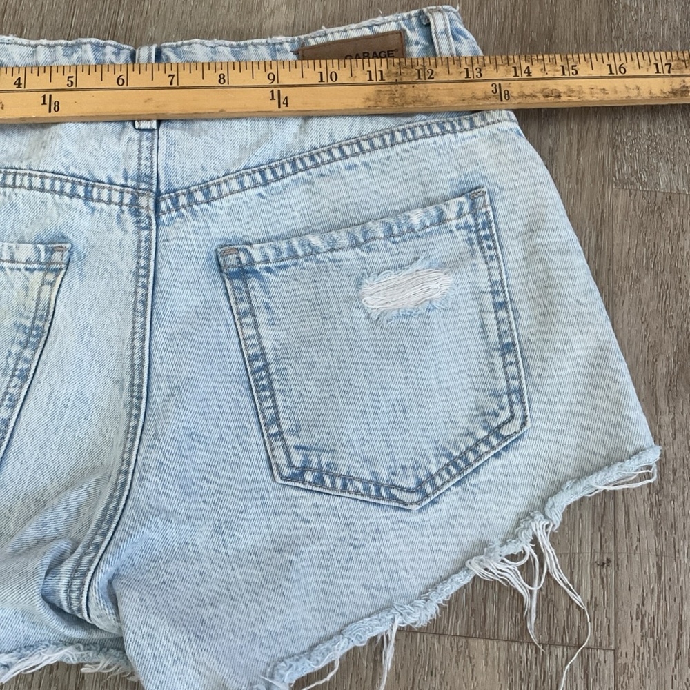 Garage - Light Wash Raw Hem Distressed Denim Shorts - Blue - Junior’s Size 0 - Picture 8 of 11